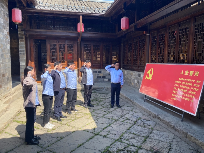 十堰分(fèn)院組織青年幹(gan)部參觀紅色愛(ai)國主義教育基(jī)地