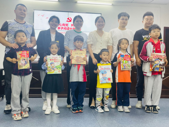 厦门成同机(jī)电制造有限公(gong)司(WAP站)随州分院(yuàn)開展“童心向黨(dang)`共沐書香”親子(zǐ)閱讀活動